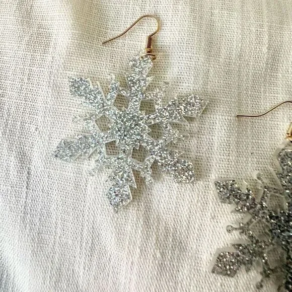 Silver Dangle sparkle snow flake holiday/ Christmas earrings - Picture 2 of 2